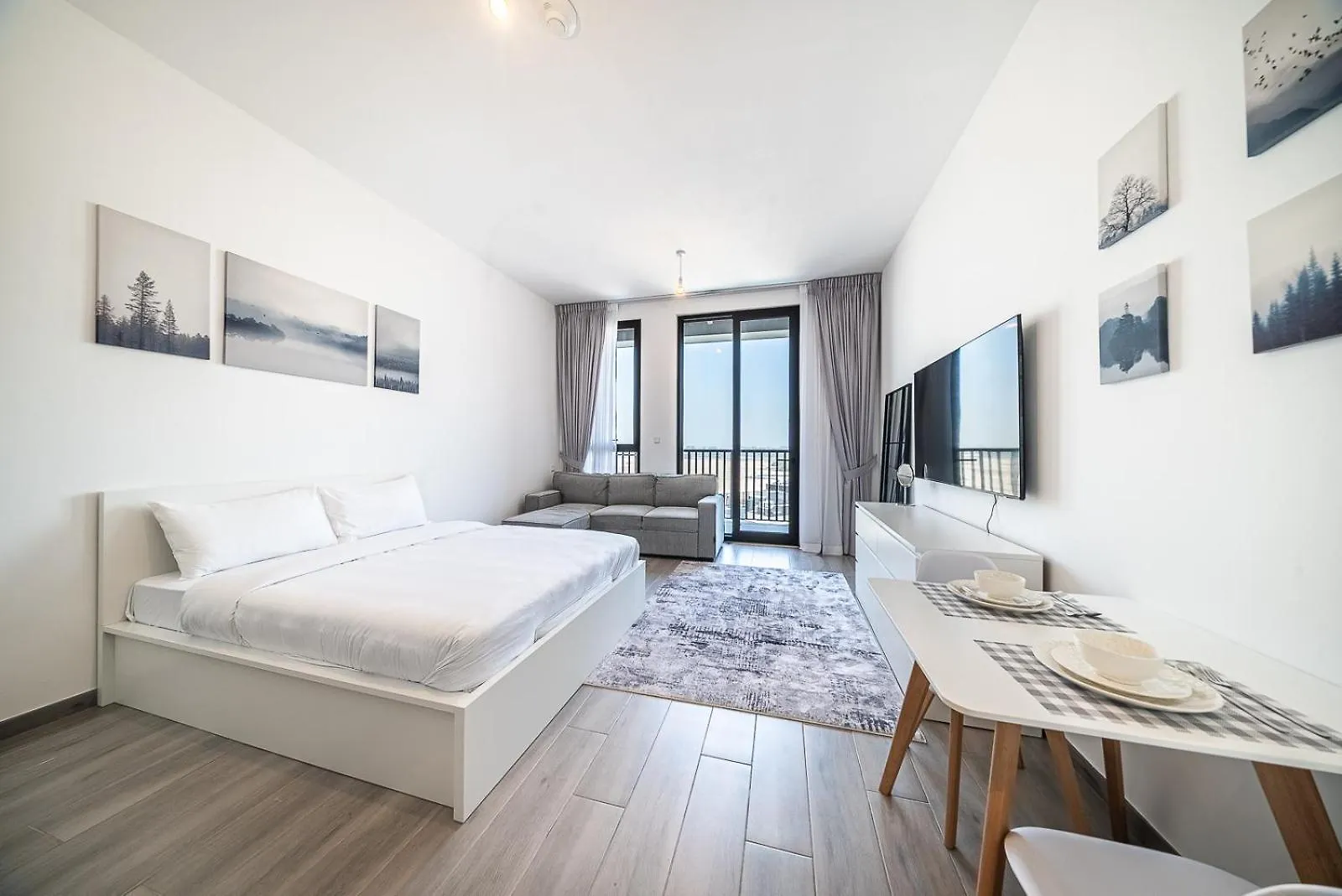 Studio In Dubai Production City Appartamento